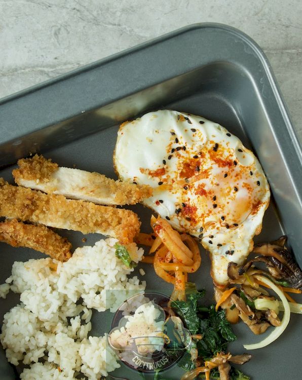 bandeja para hornear cubierta con papel de aluminio