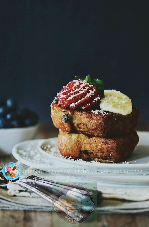 Tostada francesa con muffin de arándanos