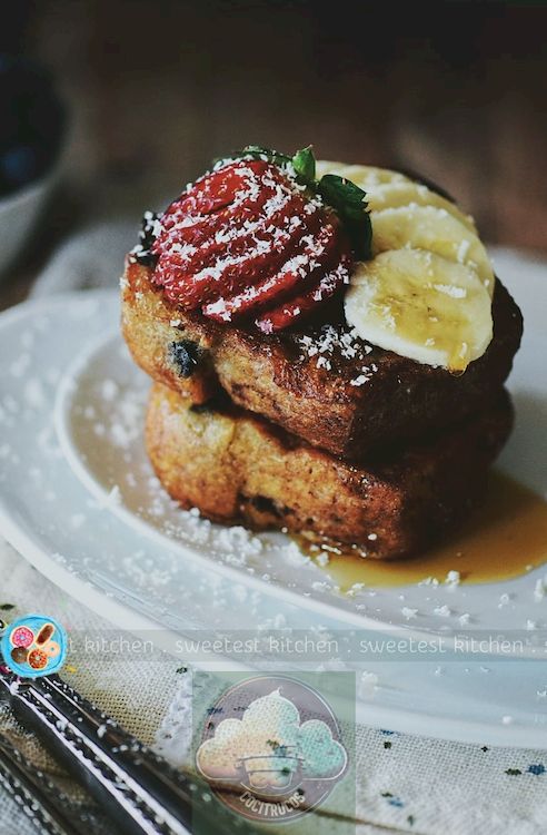 Tostada francesa con muffin de arándanos