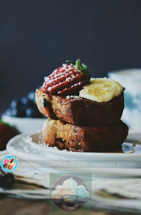 Tostada francesa con muffin de arándanos