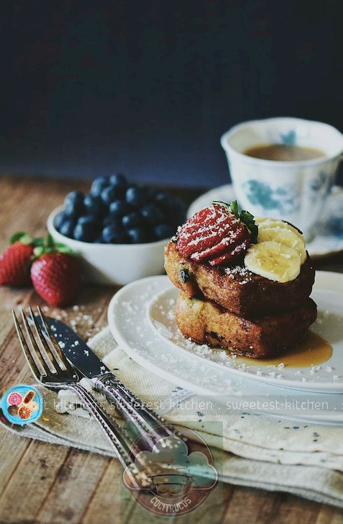 Tostada francesa con muffin de arándanos