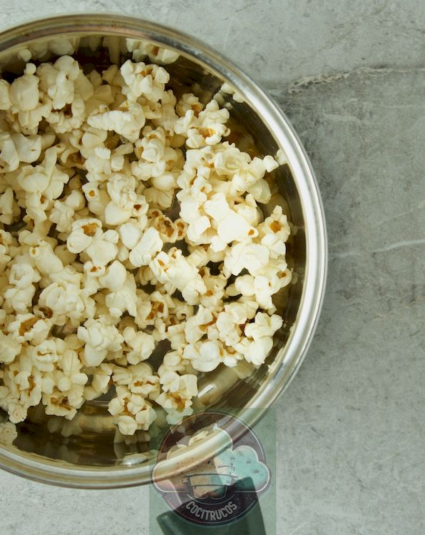 palomitas de maíz en una cacerola